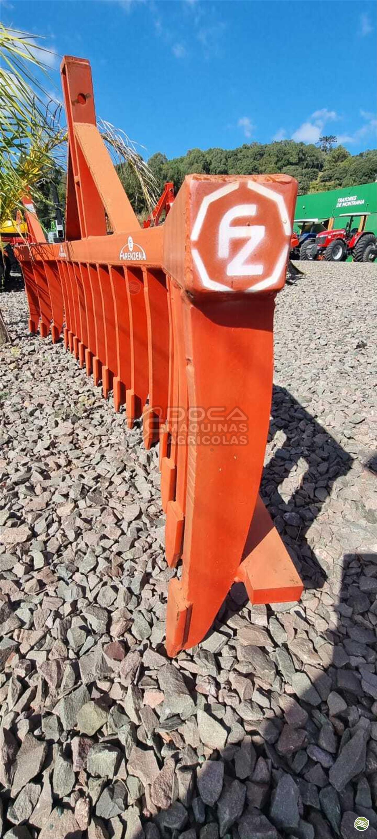 IMPLEMENTOS AGRICOLAS ENLEIRADOR ENLEIRADOR DE PEDRAS Doca Máquinas Agrícolas FRAIBURGO SANTA CATARINA SC